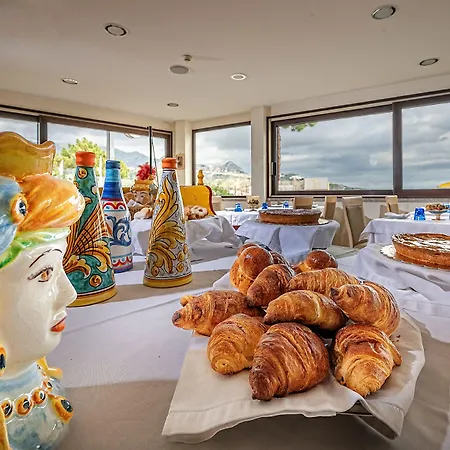 Sabbie D'oro Giardini-Naxos